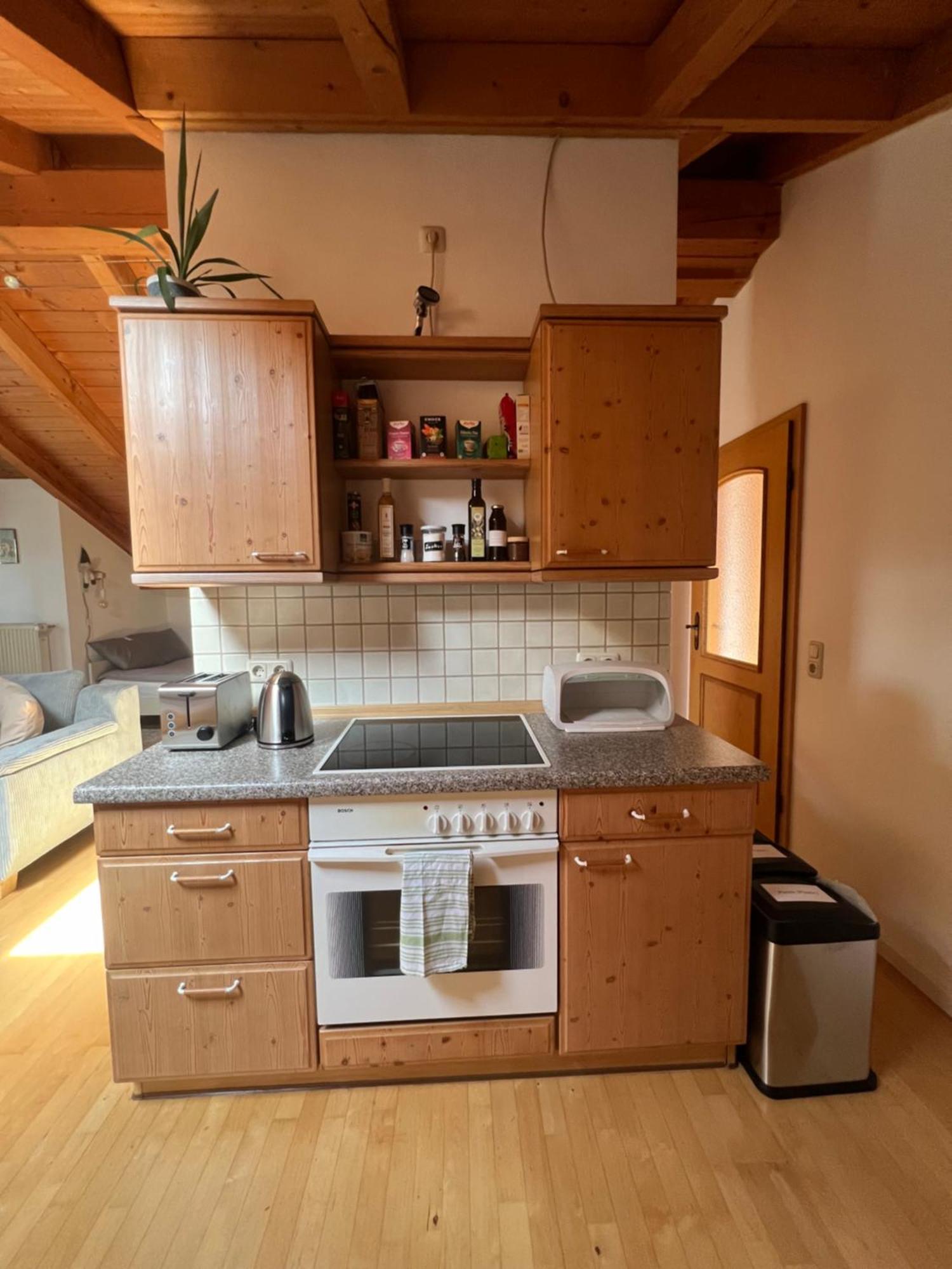 Gemuetliche Dachgeschosswohnung Mit Balkon Ainring Exterior photo
