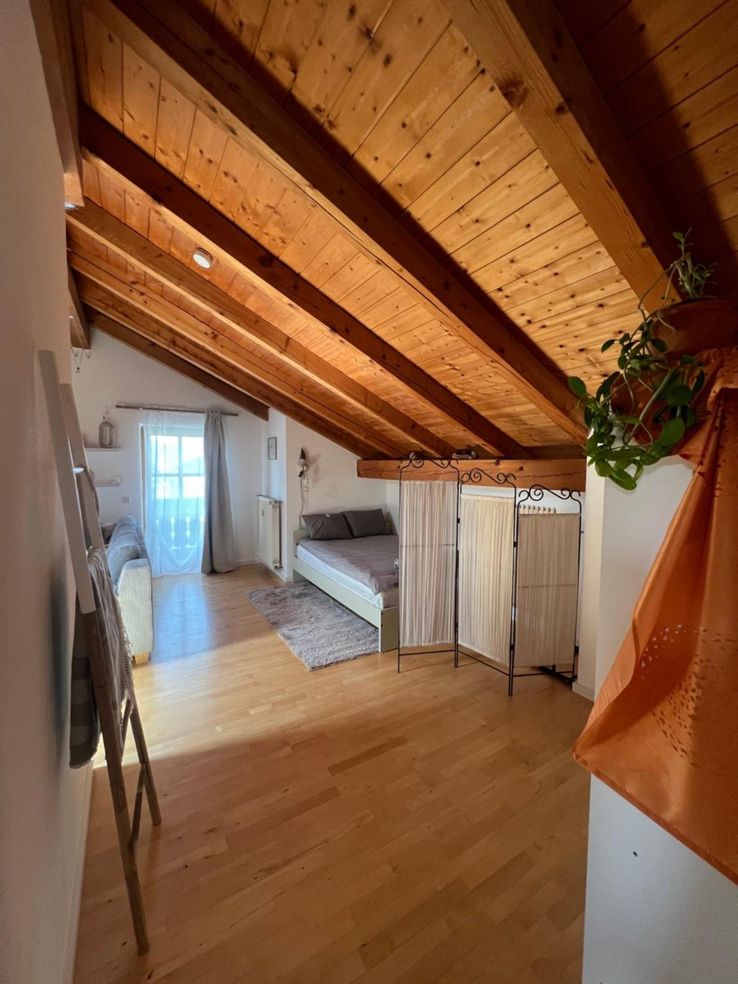 Gemuetliche Dachgeschosswohnung Mit Balkon Ainring Exterior photo