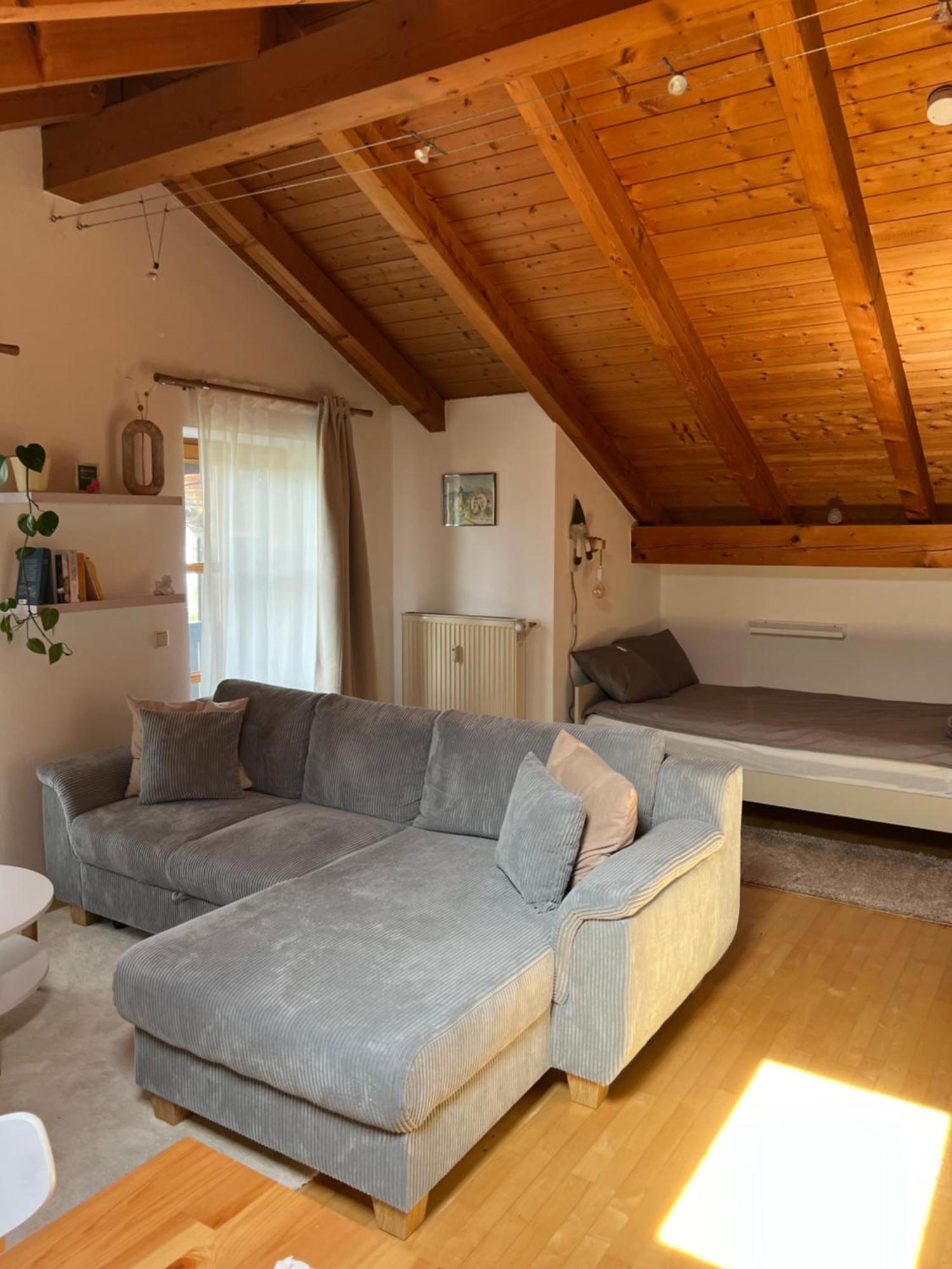 Gemuetliche Dachgeschosswohnung Mit Balkon Ainring Exterior photo